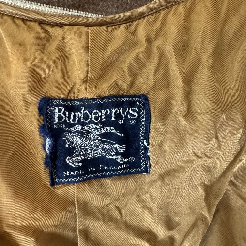 Vintage Women's Burberrys Trench Coat - Picture 14 of 16